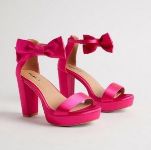 Torrid sz 11 WW Bright Pink Satin Bow Platform Tapered Heels new wide